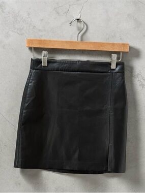 Women’s Black Faux Leather Mini Skirt! Size 0!